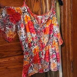 Super cute peplum cold shoulder animal print top xl